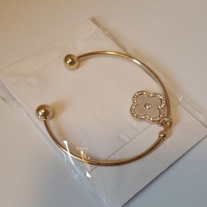 New Shell Pearl Floral Charm Cuff